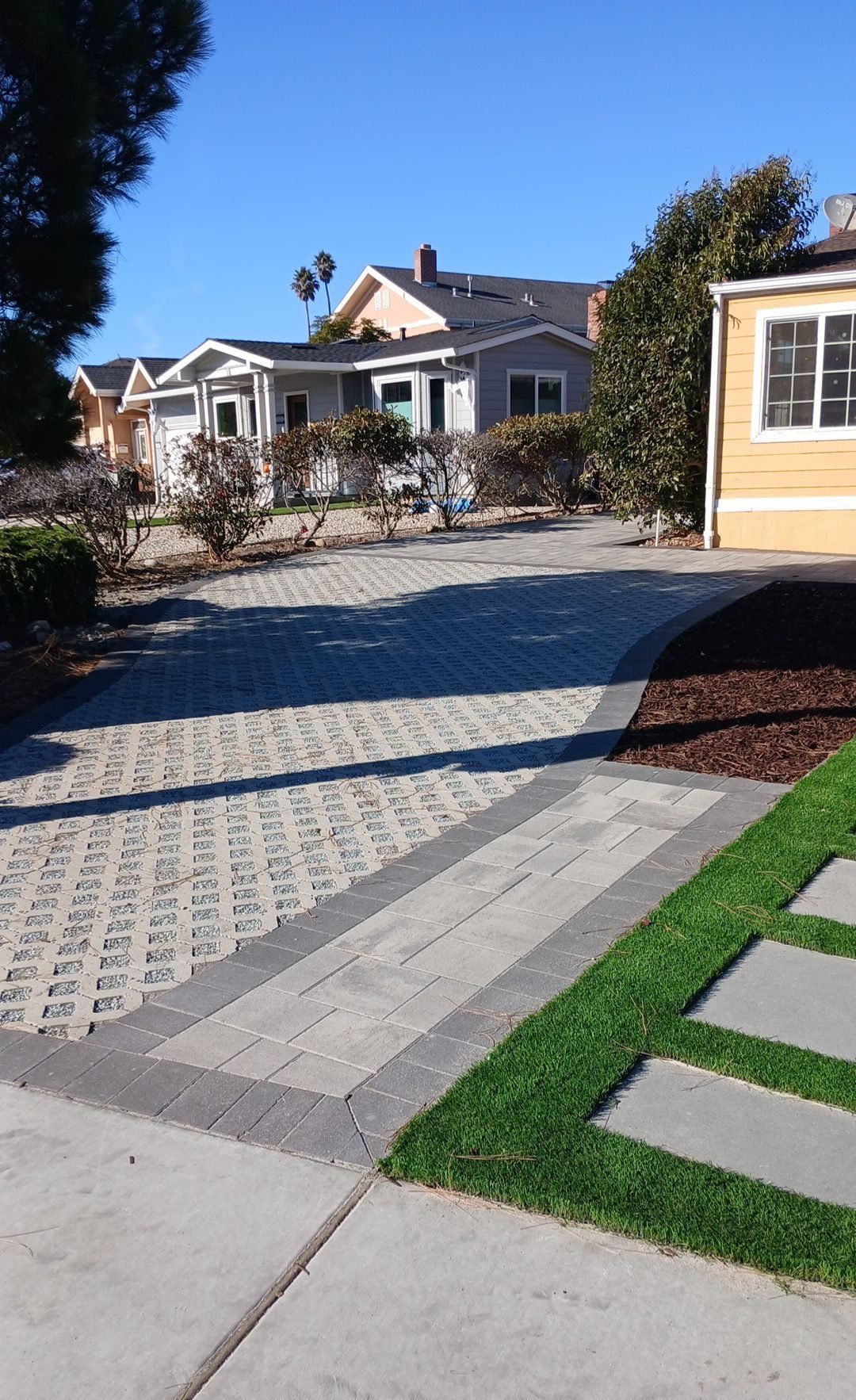 Curved permeable paver driveway with charcoal border