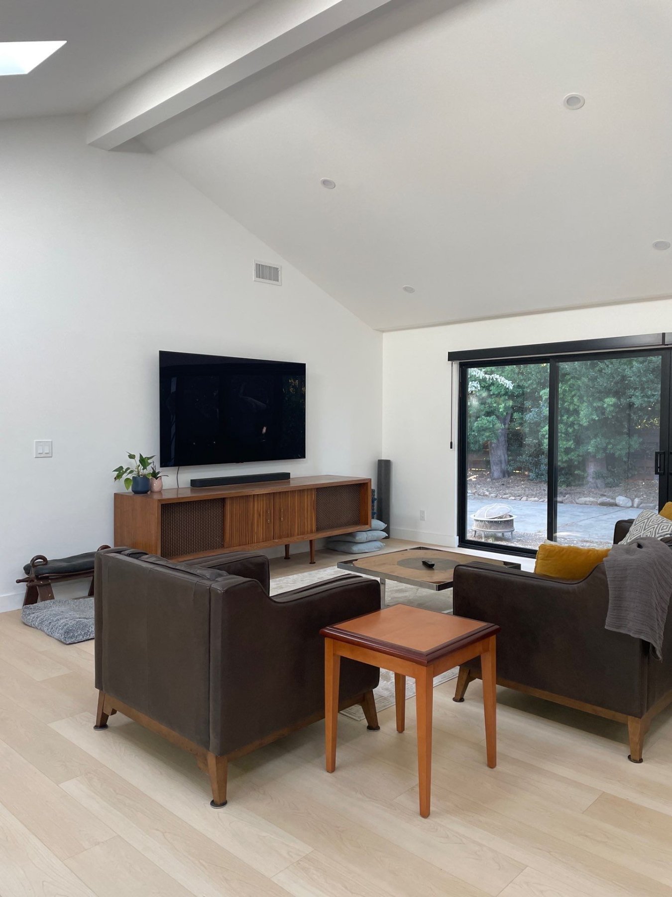 Vaulted living room, Fremont
