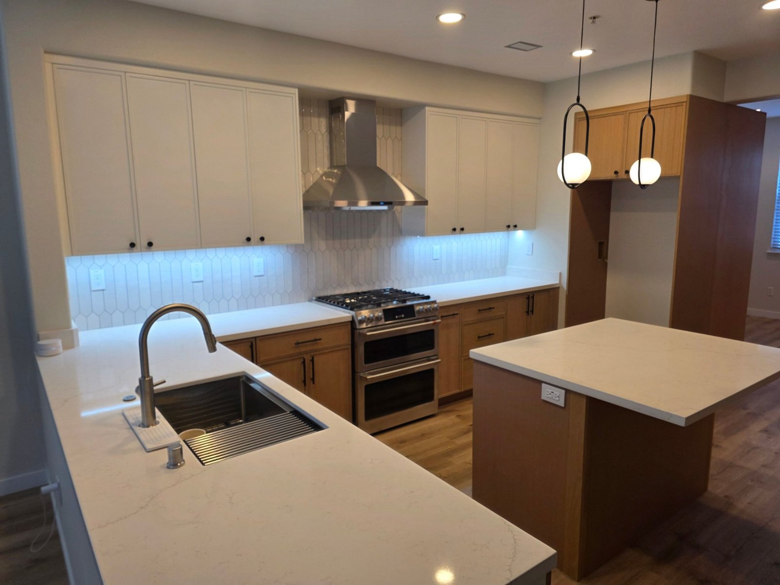 White oak and quartz kitchen