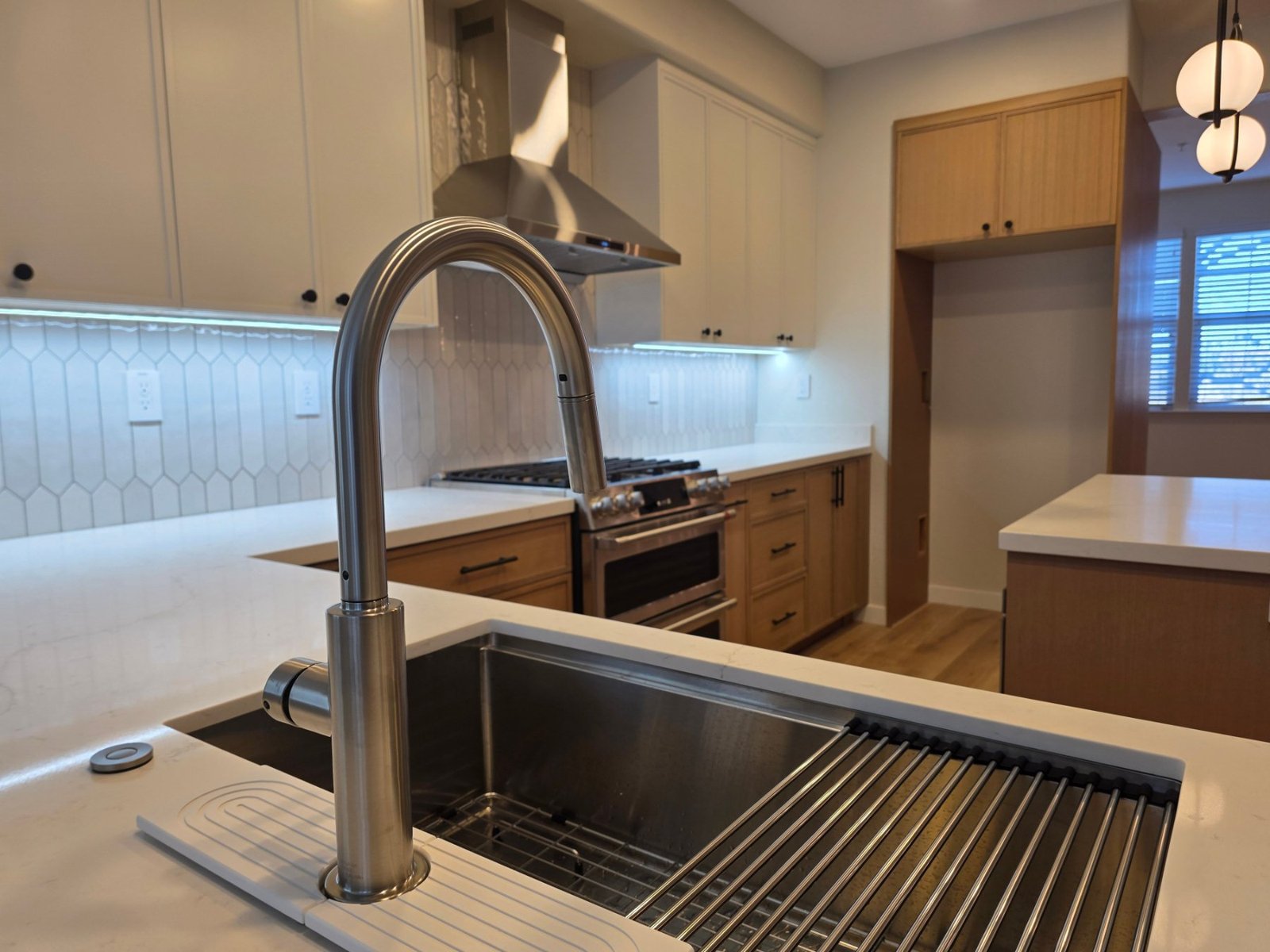 Workstation sink